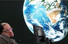 Stephen Hawking cảnh báo người ngoài hành tinh xâm chiếm Trái Đất