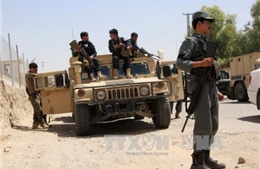 Hàng trăm tay súng Taliban tấn công căn cứ quân sự Afghanistan gây thương vong lớn 
