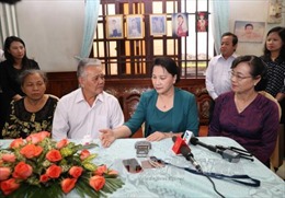 Chủ tịch Quốc hội thăm và tặng quà gia đình chính sách tại TP Hồ Chí Minh 