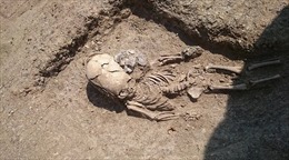 Phát hiện bộ xương bé trai ‘ngoài hành tinh’ tại Crimea