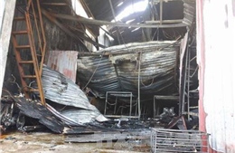 Hà Nội: Cháy lớn tại xưởng làm bánh ga-tô gần Quốc lộ 32 