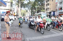 Từ hôm nay, Cảnh sát giao thông TP Hồ Chí Minh phát loa tuyên truyền vào giờ cao điểm