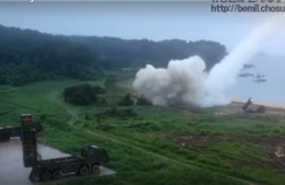 Xem uy lực tên lửa Hàn Quốc xuyên thủng boong-ke ngầm