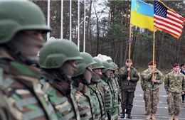 Mỹ chuyển vũ khí cho Ukraine: Chiến tranh tại Donbass sắp xảy ra?