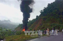 Xe bồn chở dầu bốc cháy, Quốc lộ 1A bị tắc nghẽn nhiều km