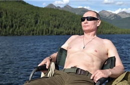 Tổng thống Putin cởi trần, tắm nắng ở Siberia