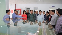 Đoàn đại biểu cấp cao Đảng Nhân dân Cách mạng Lào thăm nhà máy sữa Việt Nam