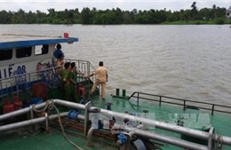 Khởi tố vụ án sà lan đâm chìm tàu cát khiến hai mẹ con tử vong trên sông Sài Gòn 