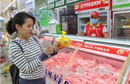 Truy xuất nguồn gốc thịt lợn: Người chăn nuôi gặp khó khi mua vòng