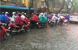 Bắc Bộ có mưa dông, Trung Bộ còn nắng nóng 