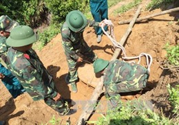 Đắk Lắk: Phát hiện 2 quả bom sót lại sau chiến tranh nằm trong vườn nhà