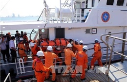 Bà Rịa-Vũng Tàu: Hải quân đưa ngư dân bị nạn từ biển xa về bờ chữa trị 