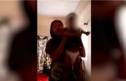 Vợ quay clip treo cổ con trai 1 tuổi vì giận chồng không chịu nghe điện thoại