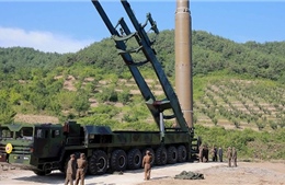 Tên lửa Triều Tiên vào vị trí, cả thế giới chờ xem quyết định của ông Kim Jong-un ra sao