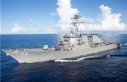 Tàu khu trục Mỹ USS John S. McCain chịu &#39;thương tích&#39; tự rẽ sóng về cảng