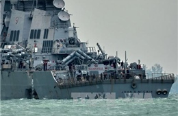 Hải quân Mỹ điều thợ lặn tìm kiếm thủy thủ mất tích 