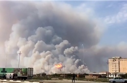 Kho vũ khí Azerbaijan bén lửa phát nổ, khói ngợp trời