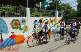 Hà Nội: Con đường &#39;bích họa&#39; đầy sắc màu ở làng Đông Khê