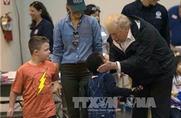 Tổng thống Mỹ thăm thành phố Houston lần thứ 2 sau bão Harvey 