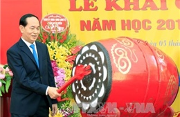 Chủ tịch nước Trần Đại Quang đánh trống khai giảng năm học mới tại Trường THCS Trưng Vương