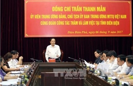 Chủ tịch Ủy ban Trung ương MTTQ Việt Nam tặng quà hỗ trợ Điện Biên khắc phục hậu quả mưa lũ 