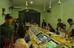 Gần 100 cảnh sát đột kích &#39;ổ&#39; đánh bạc cực lớn ở Sài Gòn