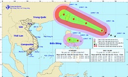 Cùng lúc xuất hiện cơn bão Talim và áp thấp nhiệt đới gần biển Đông