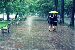 Ngày 12/9: Cả nước có mưa dông, Trung Bộ có nơi trên 35 độ 