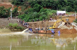  Tìm thấy thi thể hai nạn nhân bị vùi lấp trong vụ sập cầu Tuyên Quang