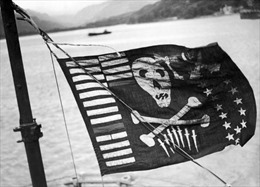 Tại sao tàu ngầm hiện đại nhất của Mỹ treo cờ ‘đầu lâu xương chéo’?