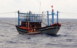 Cứu 11 thuyền viên gặp nạn trên biển khi đang đi tránh bão
