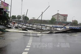 Phó Thủ tướng Trịnh Đình Dũng thị sát Hà Tĩnh ứng phó với hoàn lưu bão 