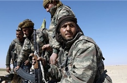 Chạy đua với quân chính phủ Syria, Mỹ chuyển vũ khí hạng nặng cho SDF giải phóng Deir ez-Zor
