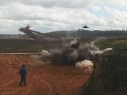 Trực thăng Nga &#39;bắn nhầm&#39; rocket vào người xem trong một cuộc tập trận