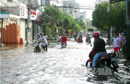 Thành phố Hồ Chí Minh ngập sâu do triều cường vượt mức báo động 3