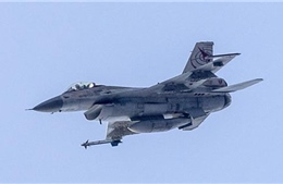 Israel không kích sân bay thủ đô Syria