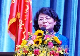 Phó Chủ tịch nước trao học bổng cho học sinh nghèo tỉnh Hậu Giang