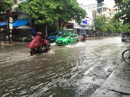 Mưa lớn, nguy cơ cao ngập lụt, sạt lở ở Trung Bộ và Nam Bộ