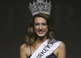 Hoa hậu Thổ Nhĩ Kỳ bị tước vương miện sau vài giờ đăng quang