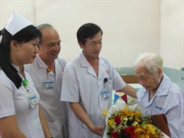 Cứu sống Mẹ Việt Nam anh hùng 104 tuổi bị sốc nhiễm trùng đường mật