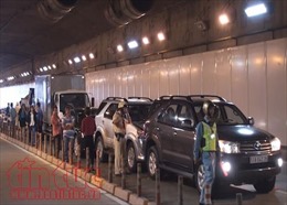 5 ô tô đâm nhau liên hoàn trong hầm vượt sông Sài Gòn