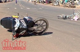Lâm Đồng: Xe máy bị cuốn vào gầm ô tô trên cao tốc, một người tử vong