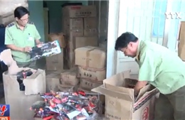 Quảng Nam bắt xe container chở đầy đồ chơi bạo lực
