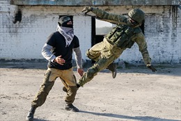 Xem lính thủy quân lục chiến Nga phô diễn tuyệt kỹ chống khủng bố