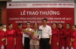 Agribank chi nhánh Bắc Hải Phòng: Trao quà tặng khách hàng trúng thưởng
