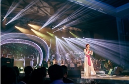Phạm Phương Thảo hát tặng sinh nhật sớm cố nhạc sĩ An Thuyên trong đêm Gala 20 năm Sao Mai