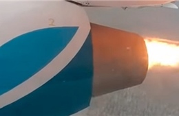 Động cơ máy bay chở khách Nga cháy bùng bùng giữa trời