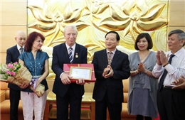 Trao Kỷ niệm chương “Vì hòa bình, hữu nghị giữa các dân tộc” tặng Đại sứ Cộng hòa Bulgaria tại Việt Nam