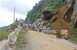 Thanh Hóa: Sạt lở đất đá do mưa lớn, xã Tam Thanh bị cô lập