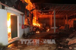 Thanh Hóa: Cháy lớn tại kho sản xuất tăm 